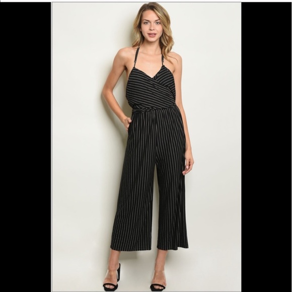 NWT Jumper black with white pin lines S M L - Picture 2 of 5